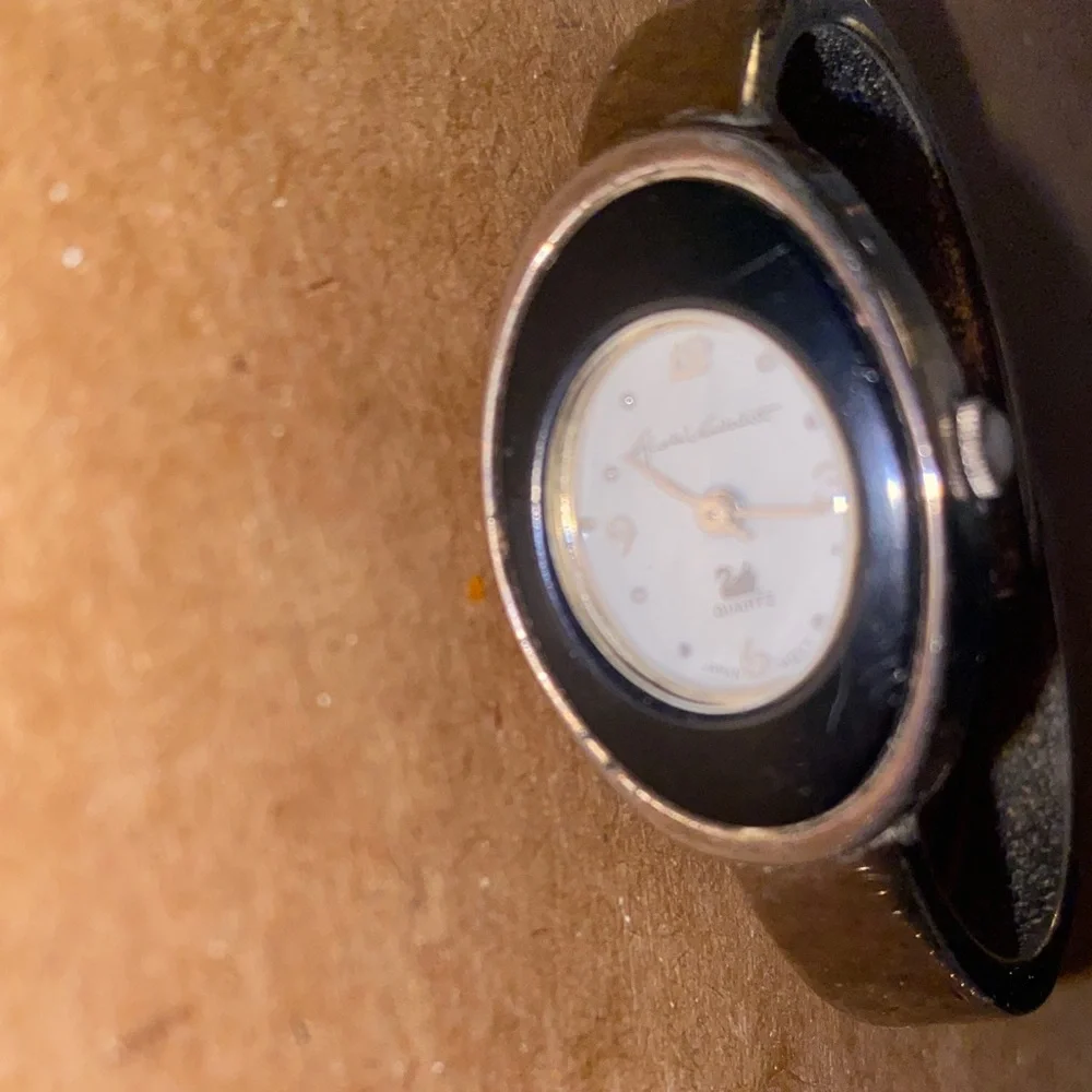 Vintage Gloria Vanderbilt Watch - needs battery